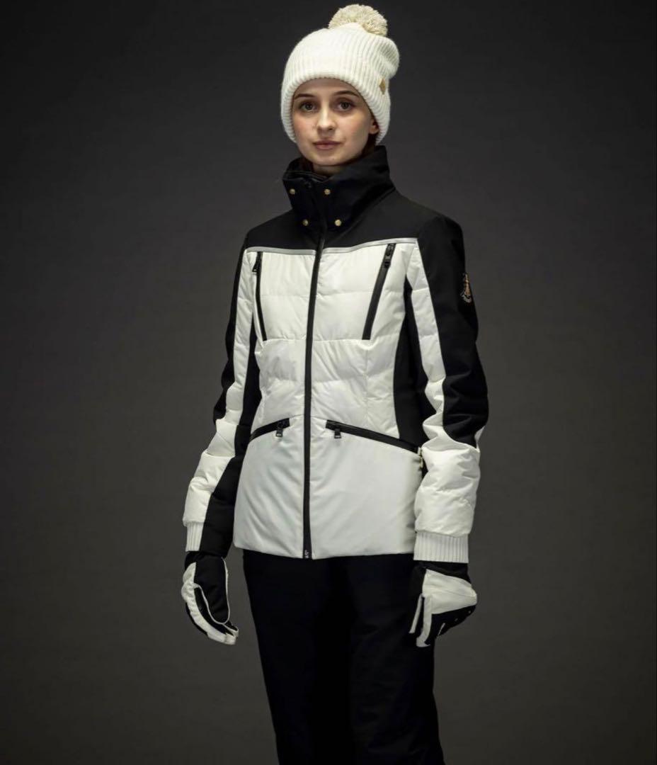 定価11万4000円 新品タグ付きPhenix スキーウェア上下セット Sサイズ