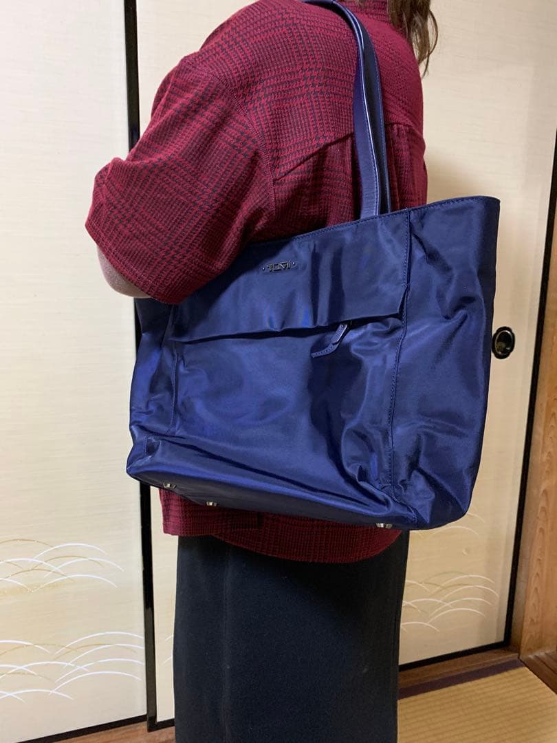 TUMI ボヤージュスモール　マリンブルートートレディースバッグ