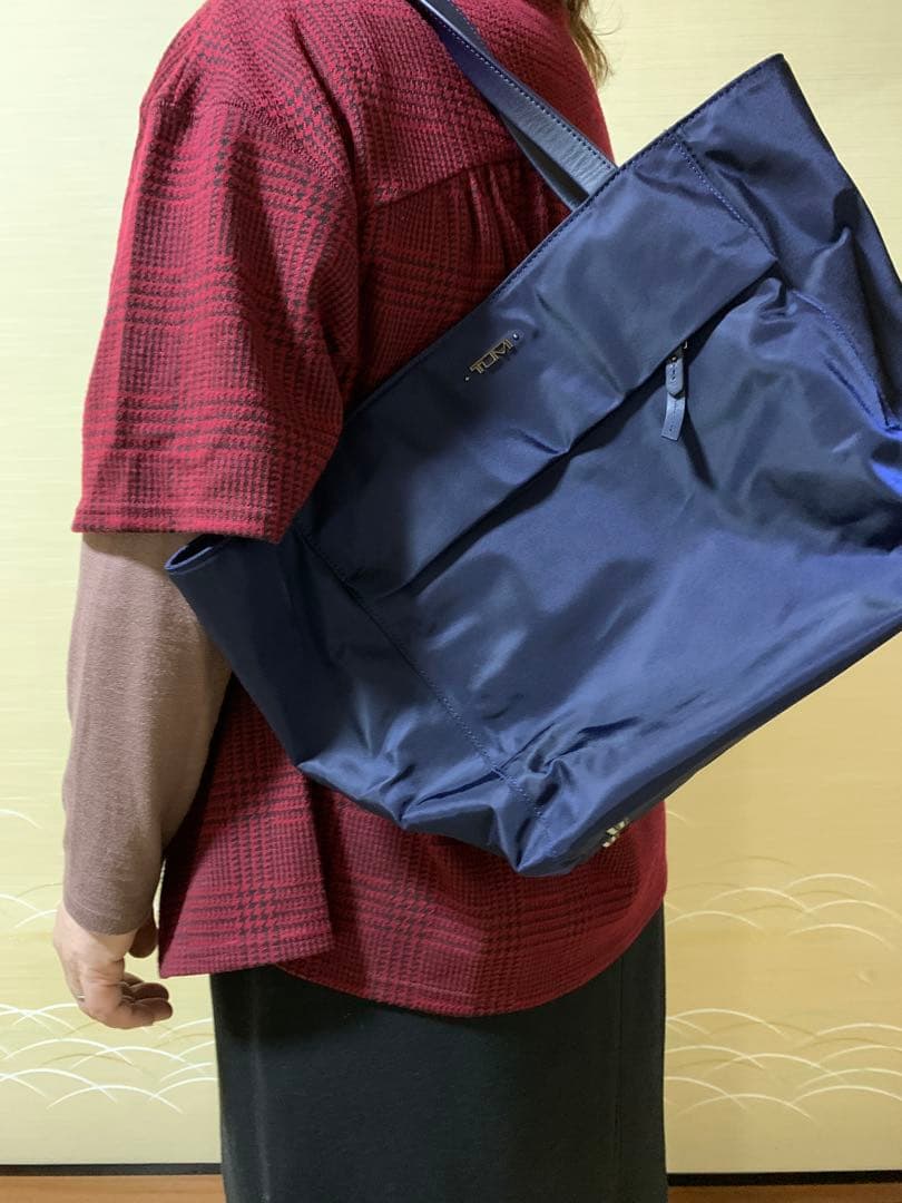 TUMI ボヤージュスモール　マリンブルートートレディースバッグ
