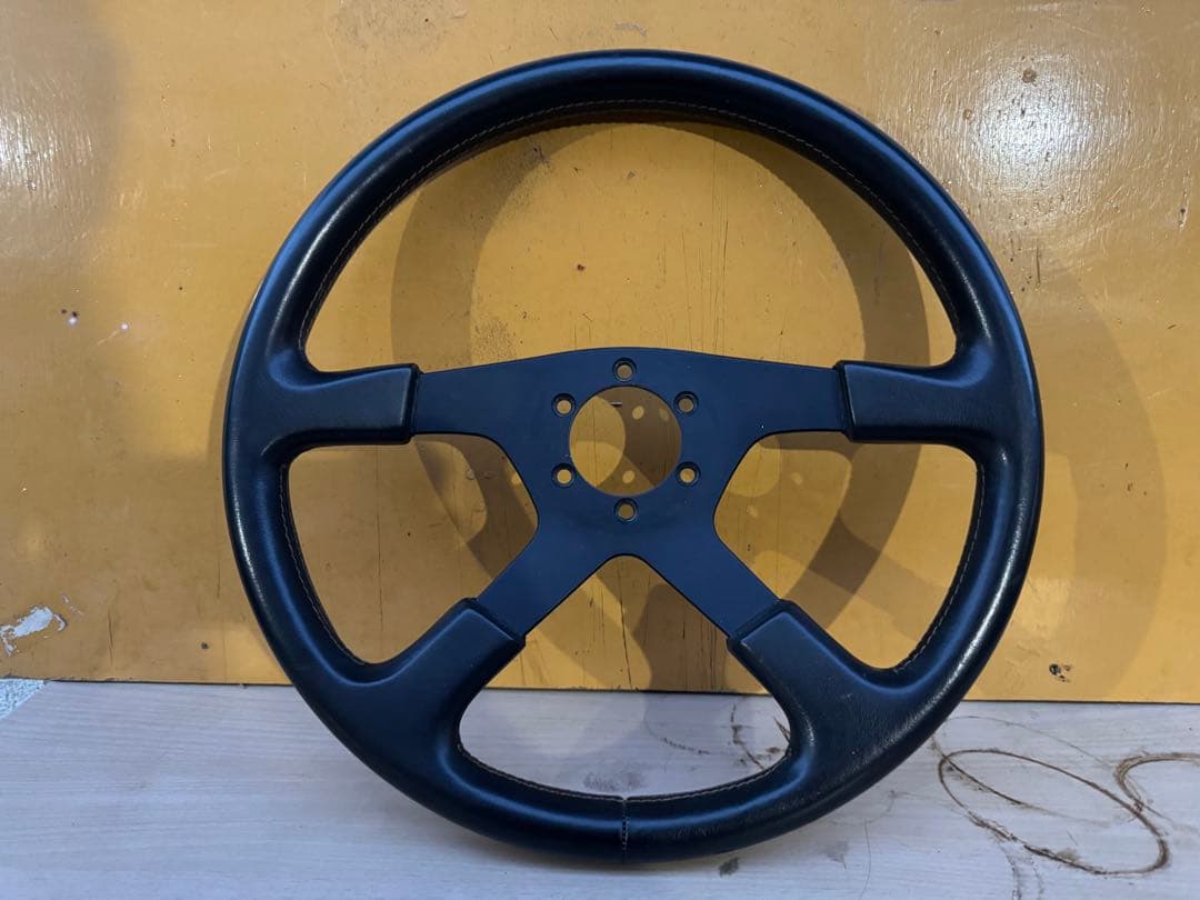 momo モモ 4本スポーク ステアリング レザー