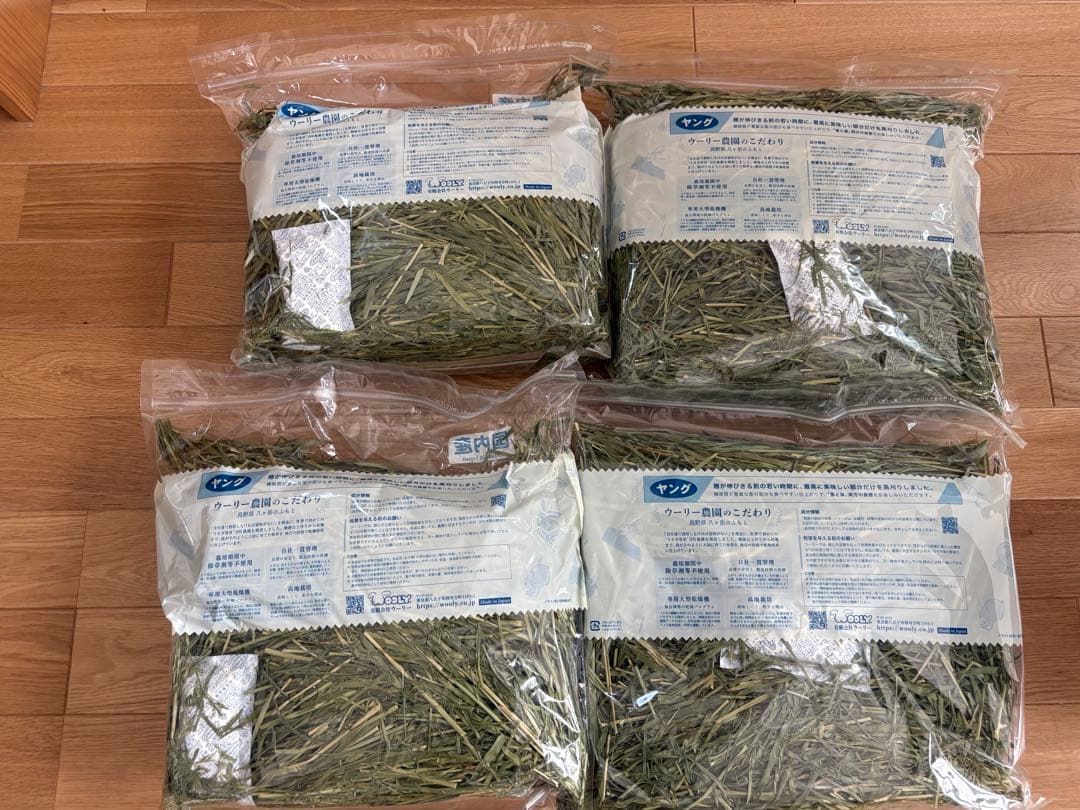 ウーリー　ヤング高原の朝採り牧草 麦450g×4袋