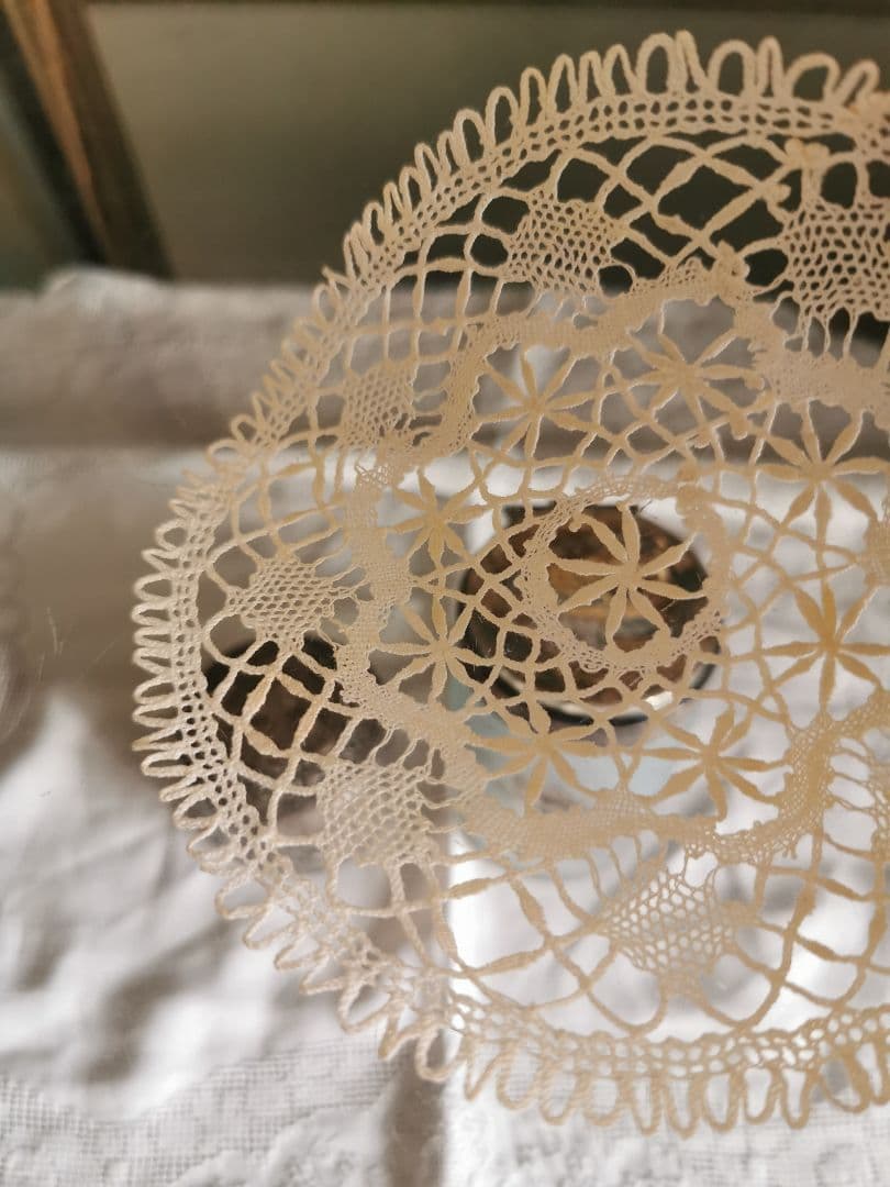 アンティーク ベルギーブルージュ ごく細い糸の線状の花 繊細なボビン編みレース