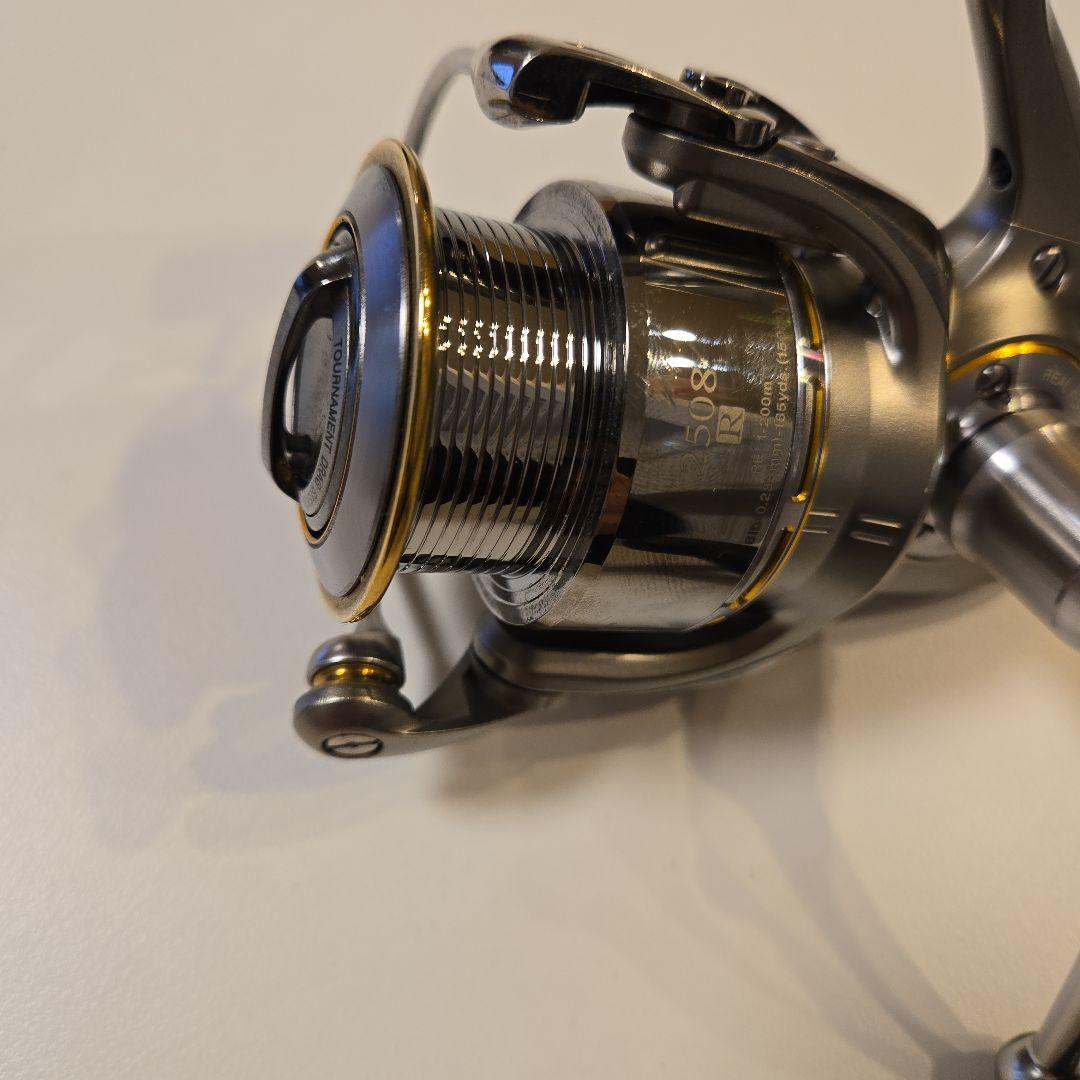 ダイワ　イグジスト　2508R スピニングリール