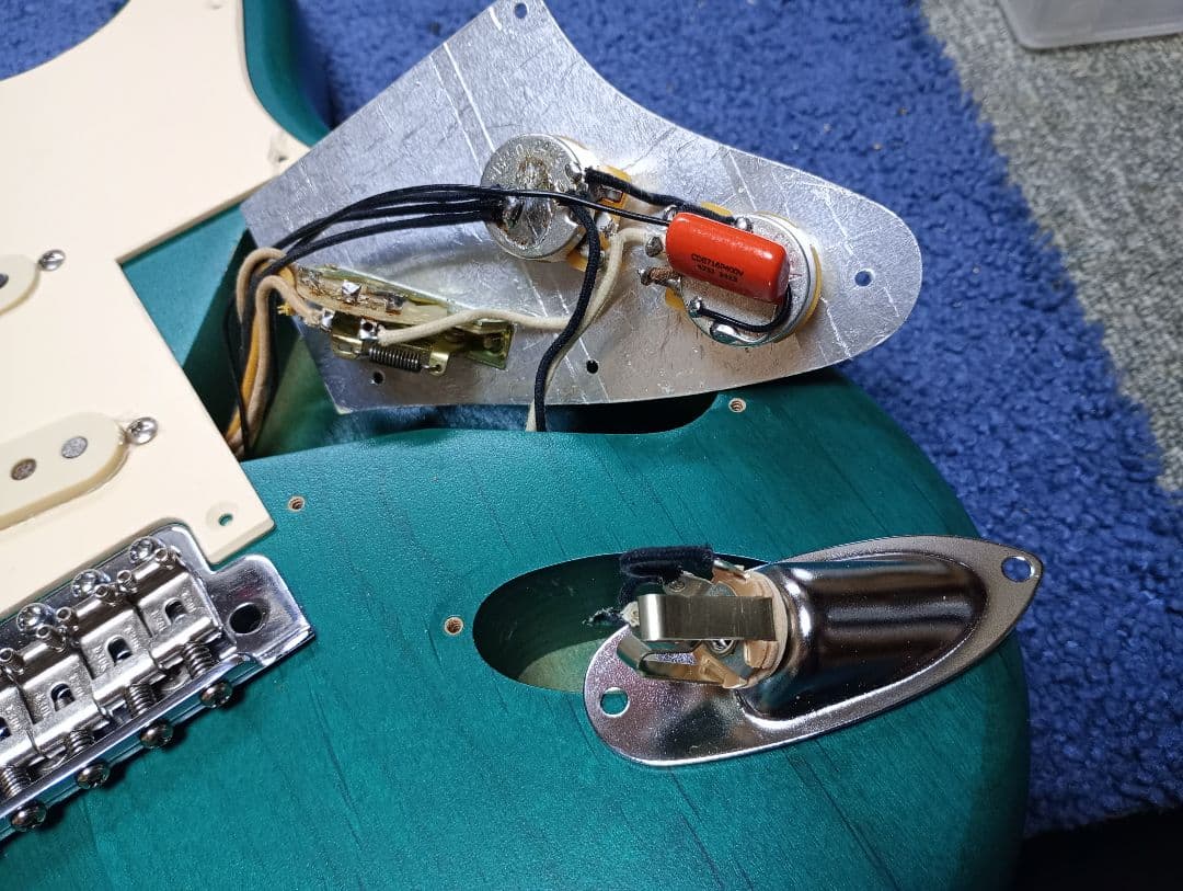 ストラトキャスター タイプ3.2kg ラッカー塗装