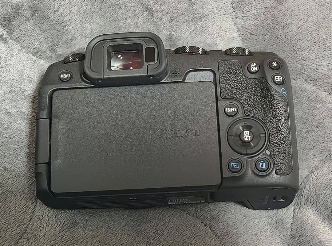 Canon EOS RP ミラーレス一眼 本体