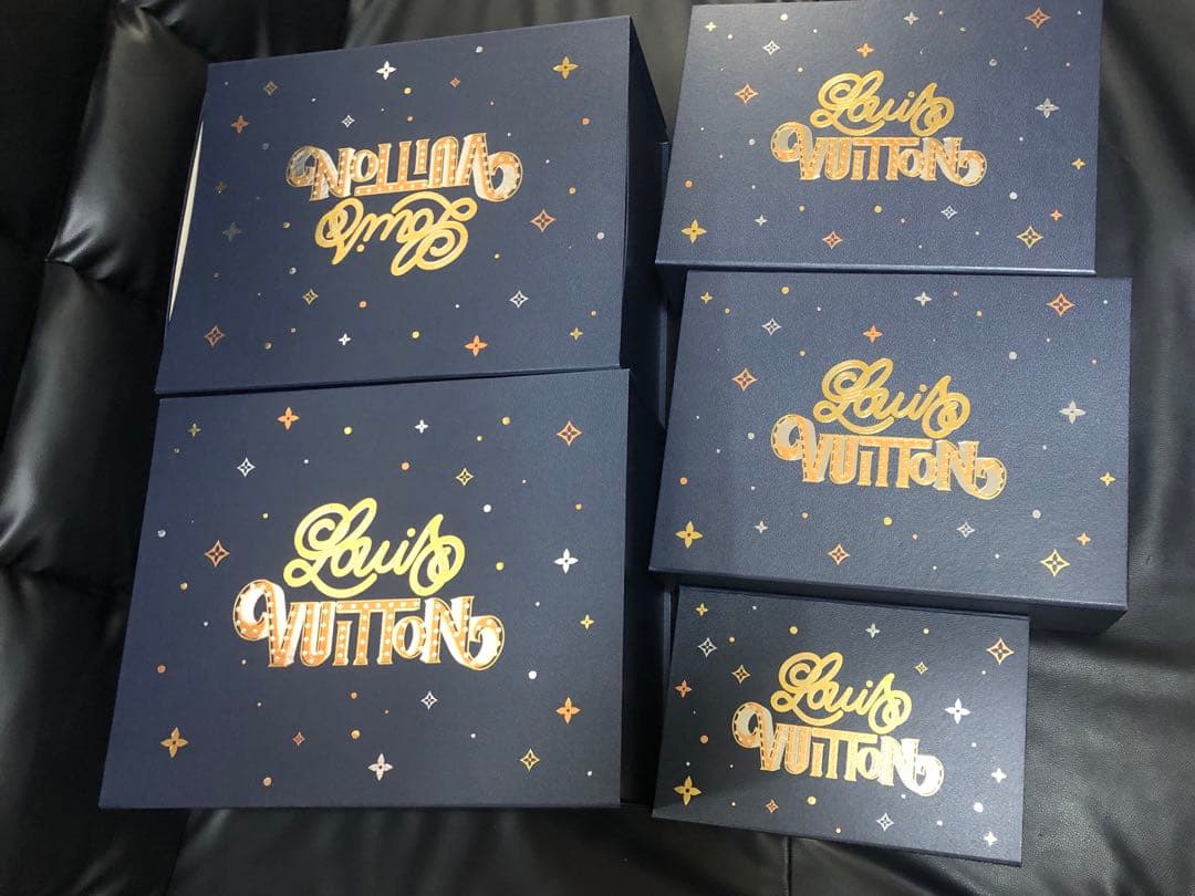 ルイヴィトン　ホリデー限定　バッグ等の箱9箱　大サイズ、中サイズ