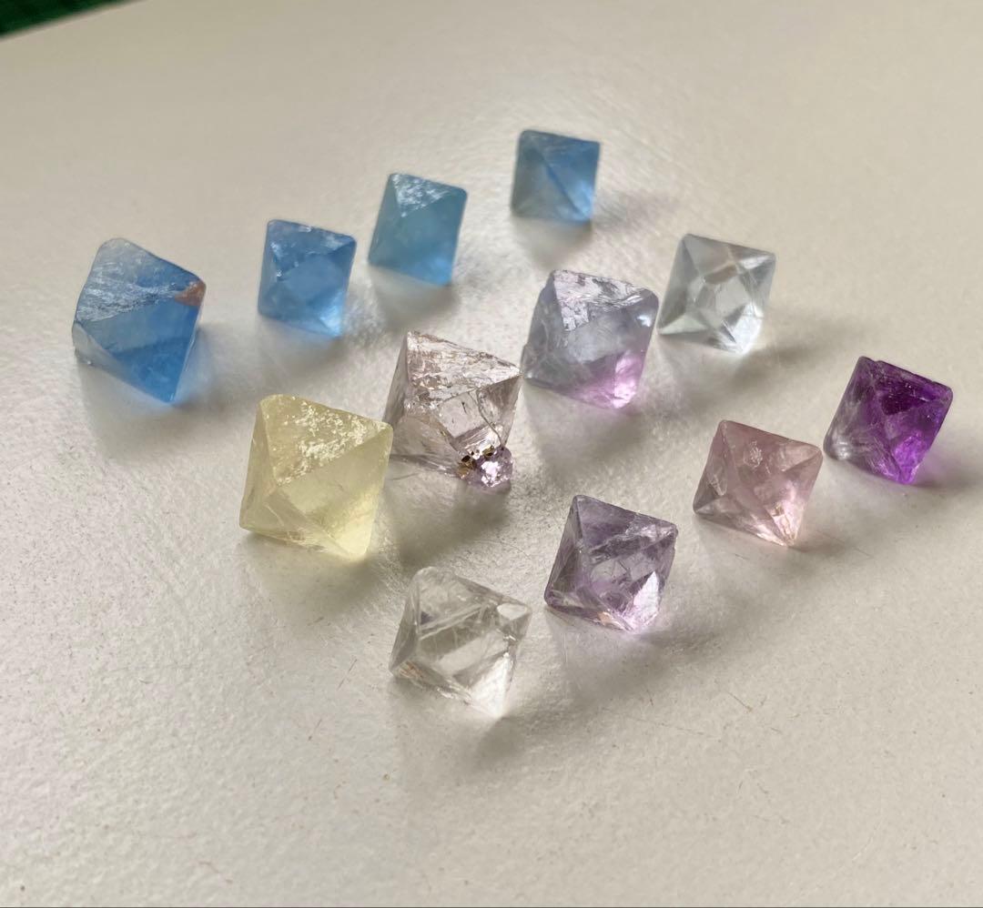 八面体 フローライト　ビンガム産　イリノイ産　12個セット　蛍石　鉱物標本