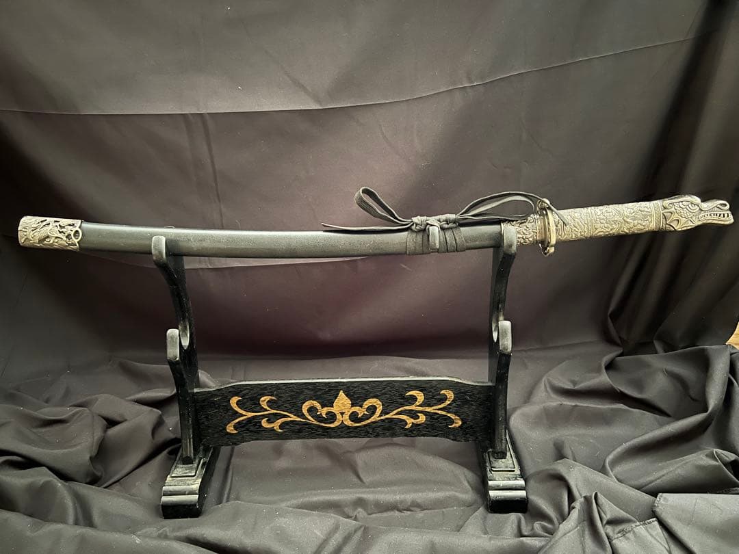 軍刀 龍頭模様銀柄　日本刀 模造刀 居合刀 武士道 鑑賞用 全長約82cm
