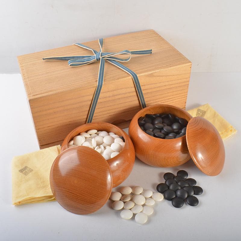 囲碁　鱗屋精製 碁石　本蛤碁石　那智黒碁石　碁笥　一套　共布共箱　MR7246B