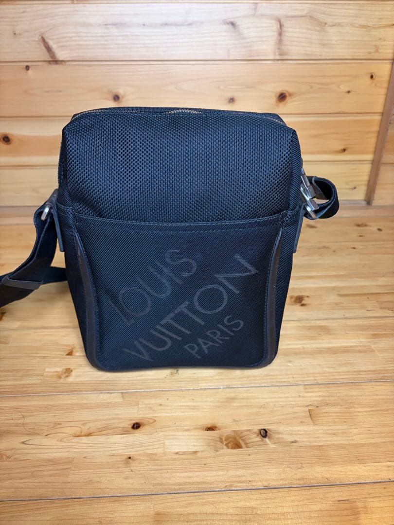 LOUIS VUITTONルイヴィトン　ショルダーバック