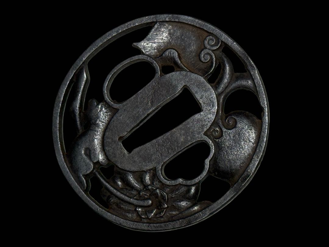 鉄製 鍔 花と葉のデザイン