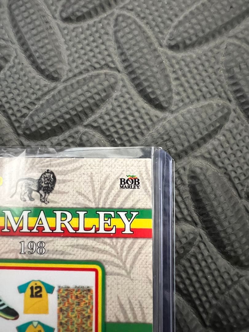 ボブ・マーリー 実使用生地封入・限定50枚 シリアル入りトレカ