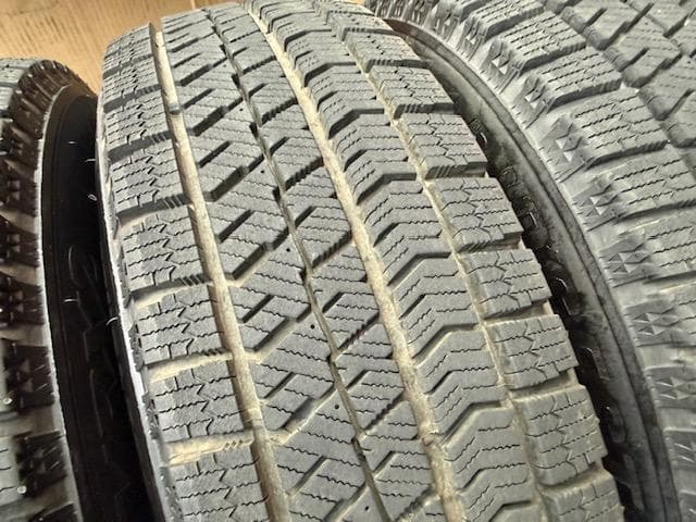 アクア ヤリス ヴィッツ フィット 175/70R14 VRX2 2021年製