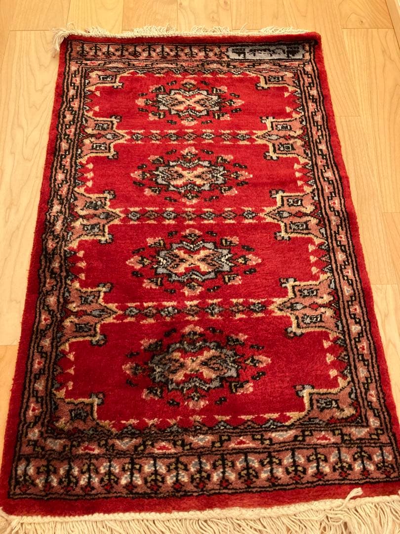 絨毯　75センチ×49センチ