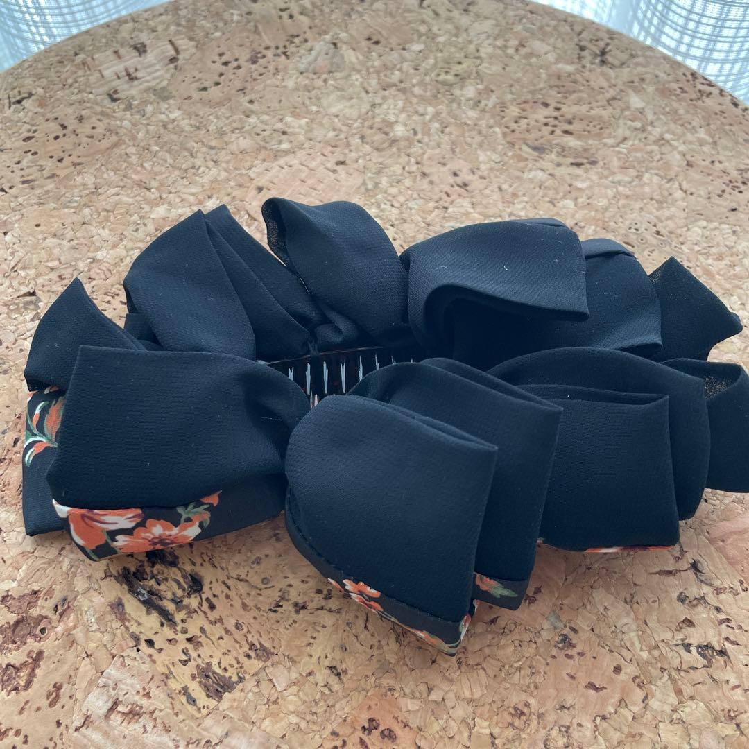 アンジェブルーム Ange Bloom バナナクリップ　 花柄とネイビーの２つ