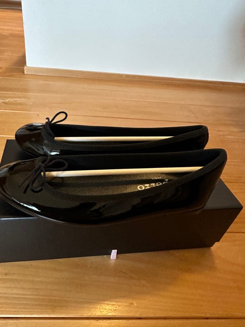 レペットブラックエナメルシューズ37