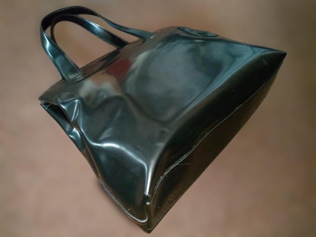 [美品] PRADA エナメル　ビンテージハンドバッグ　ブラック　ロゴ型押し