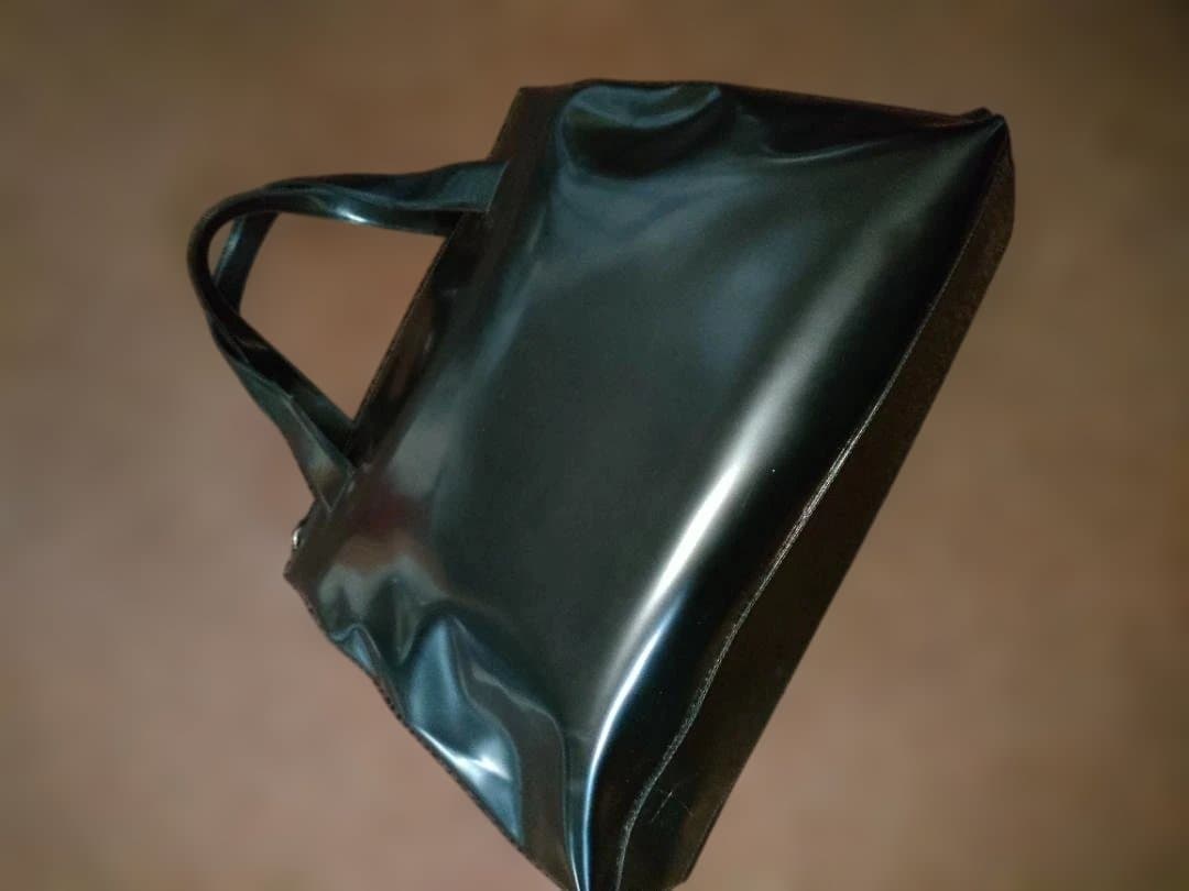 [美品] PRADA エナメル　ビンテージハンドバッグ　ブラック　ロゴ型押し