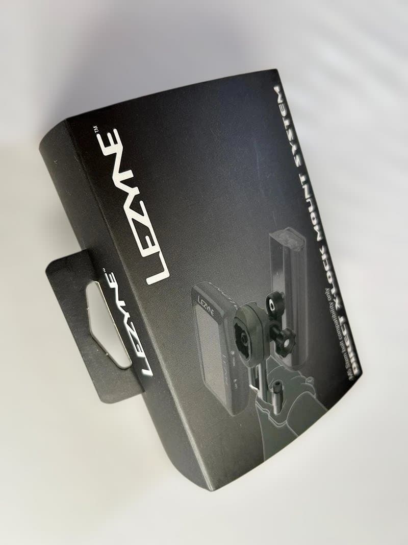 サイクルコンピューター & 取り付け金具 & ライト