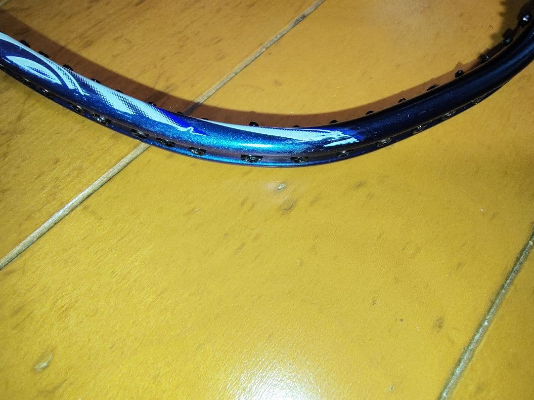 L*N様 YONEX アストロクス100ZZ 4UG5