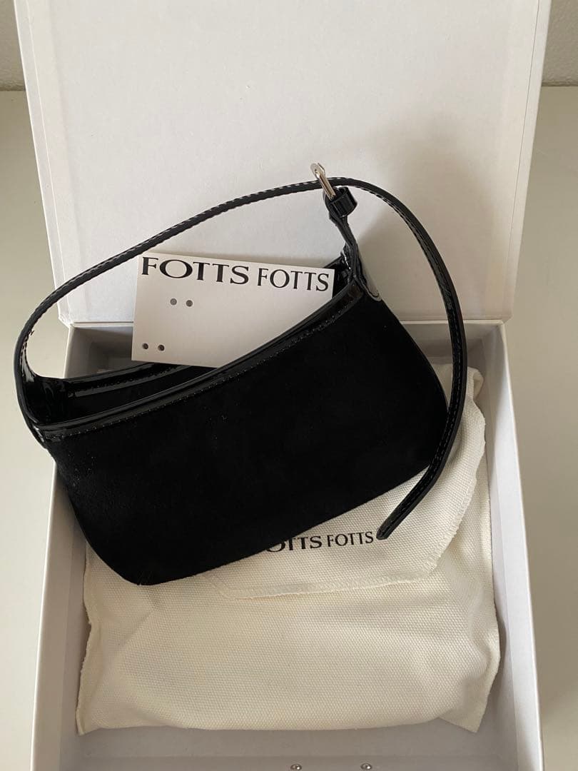 【Risa.mさま専用】FOTTS FOTTS ブラックハンドバッグ