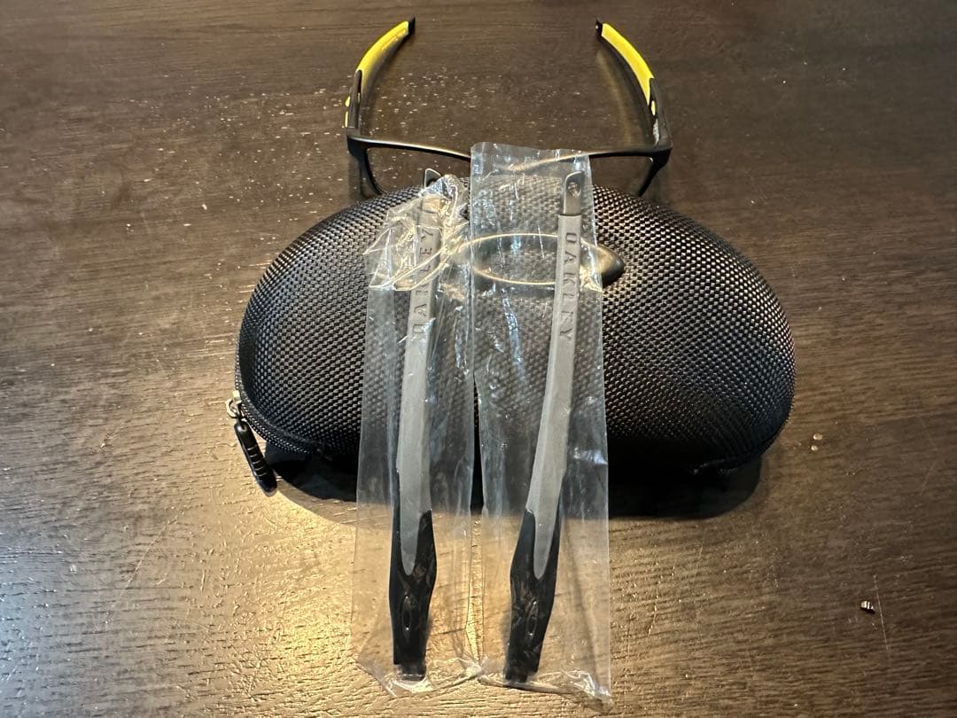 Oakley 交換サイドフレーム付きブラック/イエロー