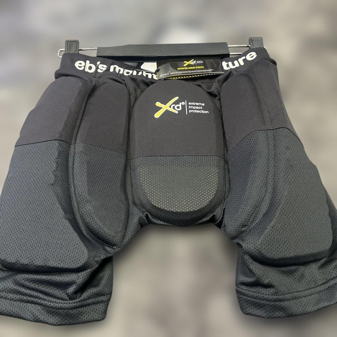 eb's 上下スノーボードプロテクター　新品未使用