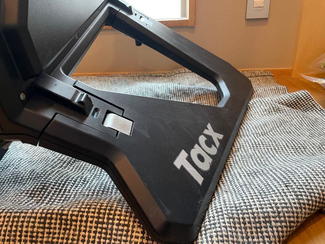 Tacx Neo トレーナー 安定したベース