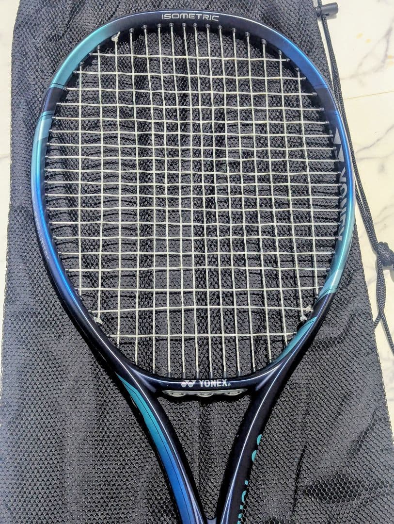 YONEX EZONE 100 テニスラケット　300g