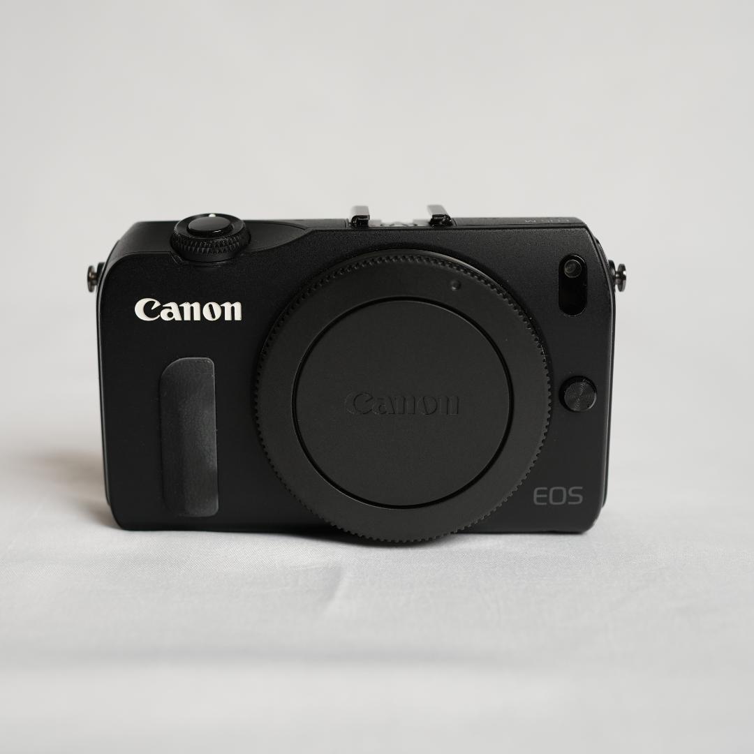 【箱付きセット特価】Canon ミラーレス一眼カメラ EOS M レンズキット