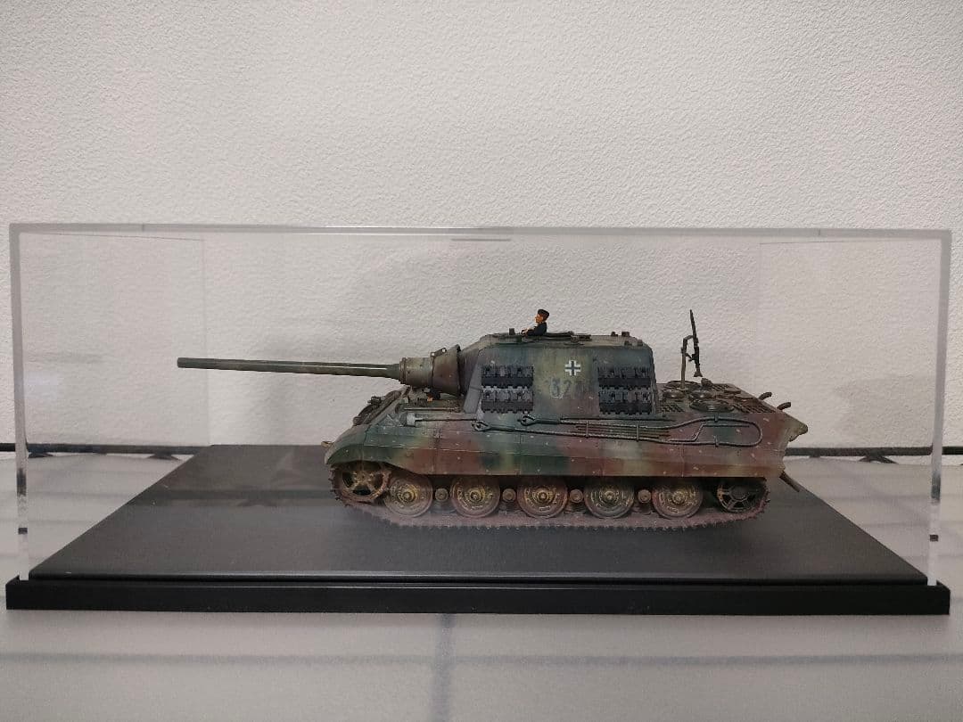 タミヤ1/48ドイツヤークトタイガー完成品　（ディスプレイケース付き）