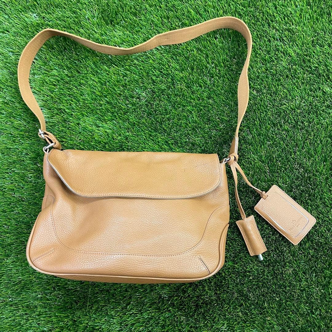 【日本ブランド】ペッレモルビダ ショルダーバッグ 上質本革