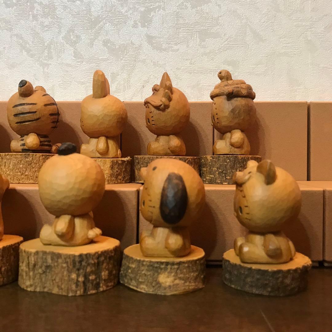 ハローキティ　木彫り　十二支12体セット　箱付き