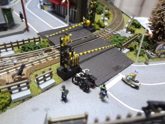 週刊SL鉄道模型 レイアウト・ジオラマ完成品 転車台ライト点灯PWケースNゲージ