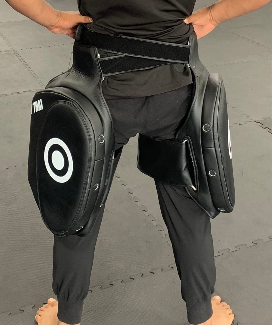 新品MUAY THAIメーカー太ももパッド 　ローキック、キックボクシング