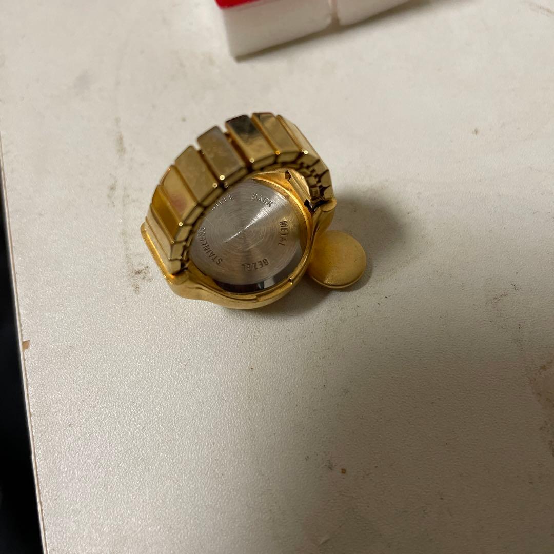 Disneyミッキー　指時計　リングウォッチ　指輪型ウォッチ 値段要相談