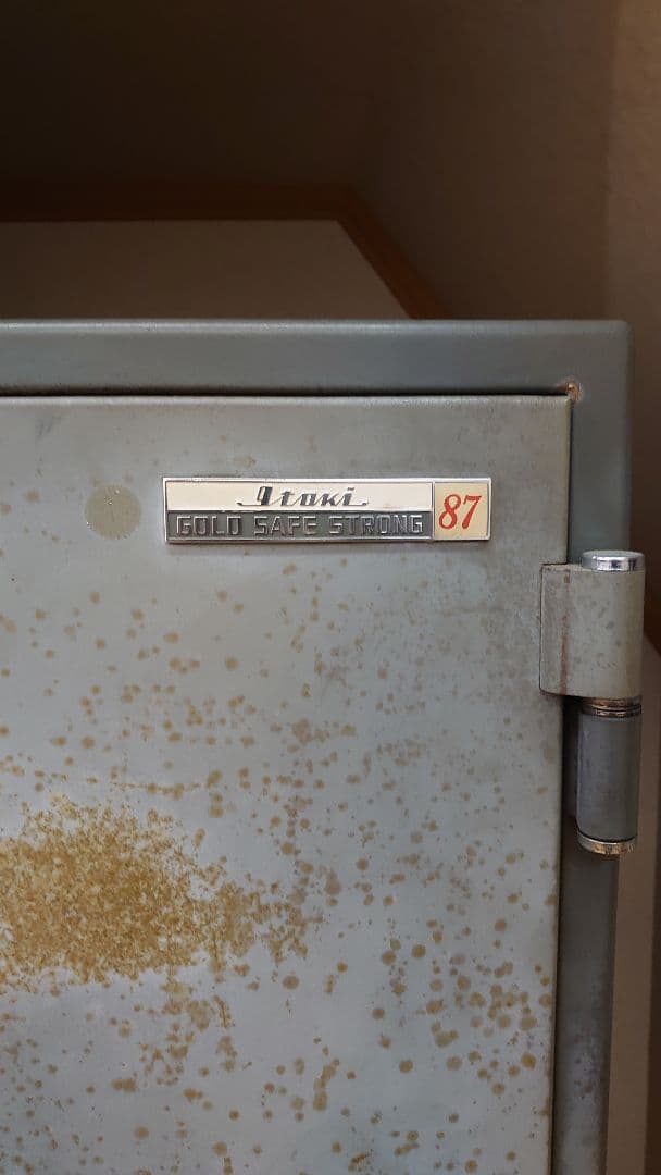 金庫　イトーキ 昭和レトロ　 高さ133cm 奥行60cm 横幅57cm