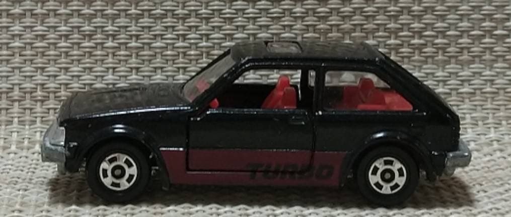 トミカ 4-4 ファミリア1500XG スーパーギフト 日本製 当時物 箱なし