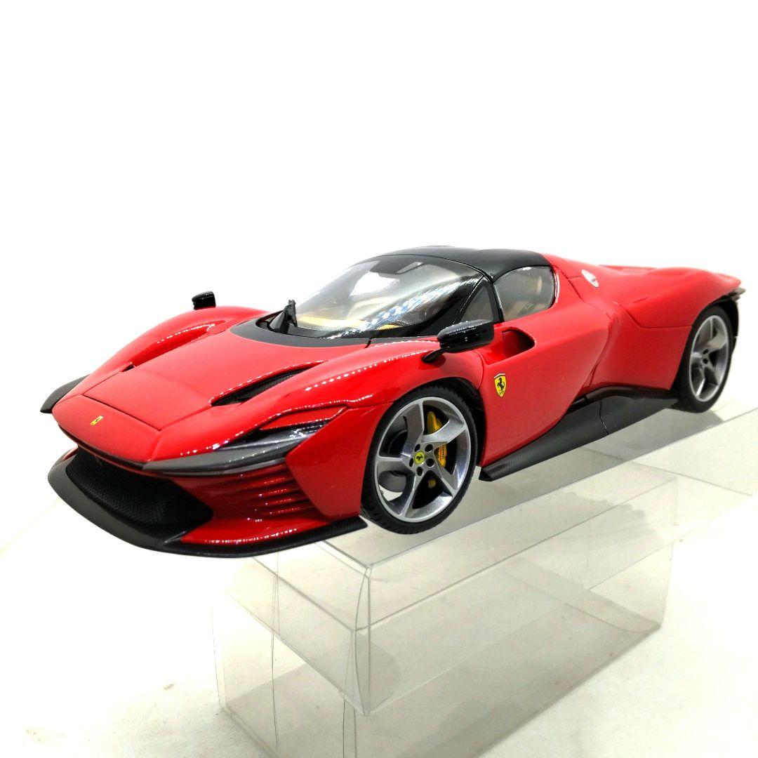 ブラーゴ1/18 フェラーリ デイトナ SP3 クローズドルーフ