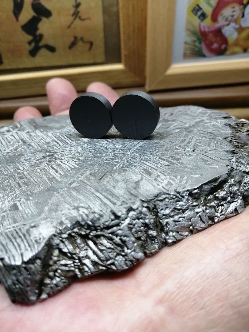 ★『本物隕石』鉄隕石　本物原石 928g　 隕石内部。すばらしい『超隕石』です。