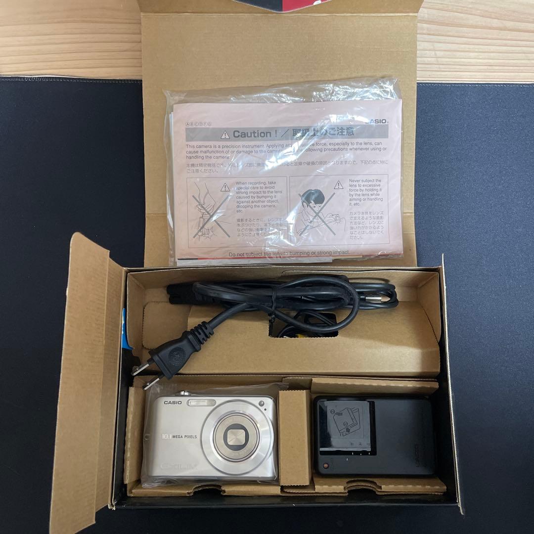 Casio EXILIM EX-Z1050 コンパクトデジタルカメラ