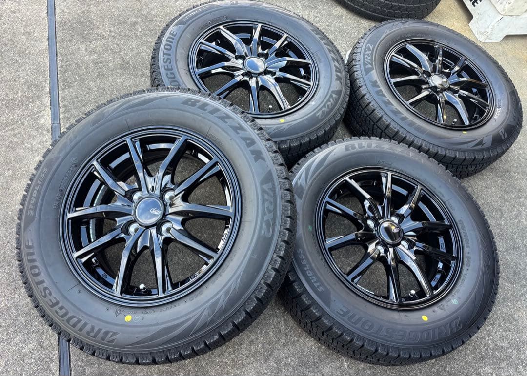 ヤリス、ヴィッツ等175/70R14ブリザックVRX2 2024年製