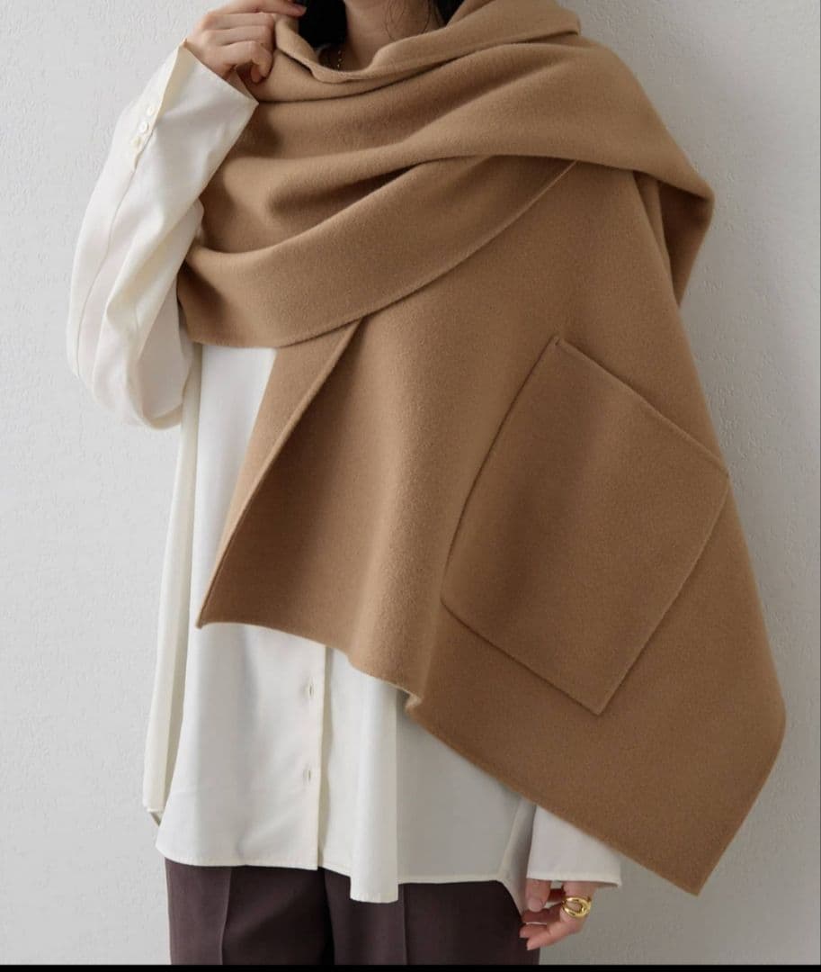 ウィムガゼット　新品タグ付き　リバーケープ