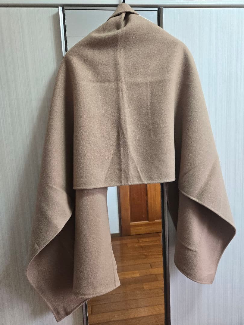 ウィムガゼット　新品タグ付き　リバーケープ