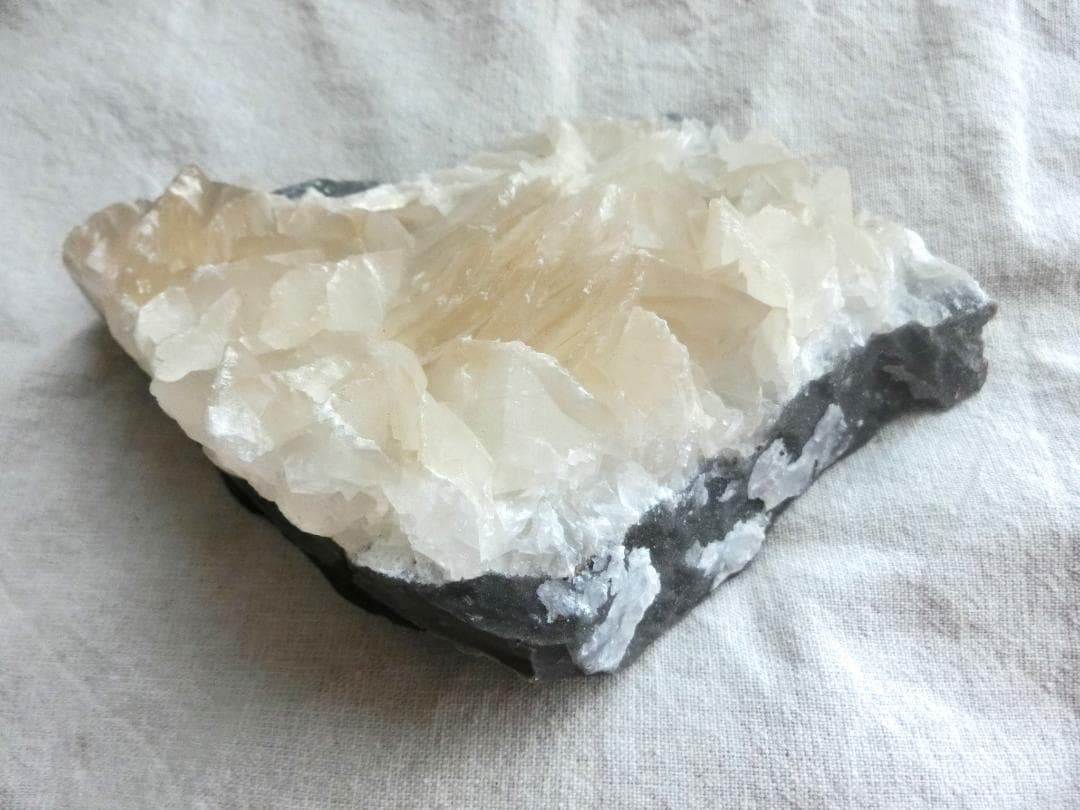 【カルサイト】 母岩つき 原石