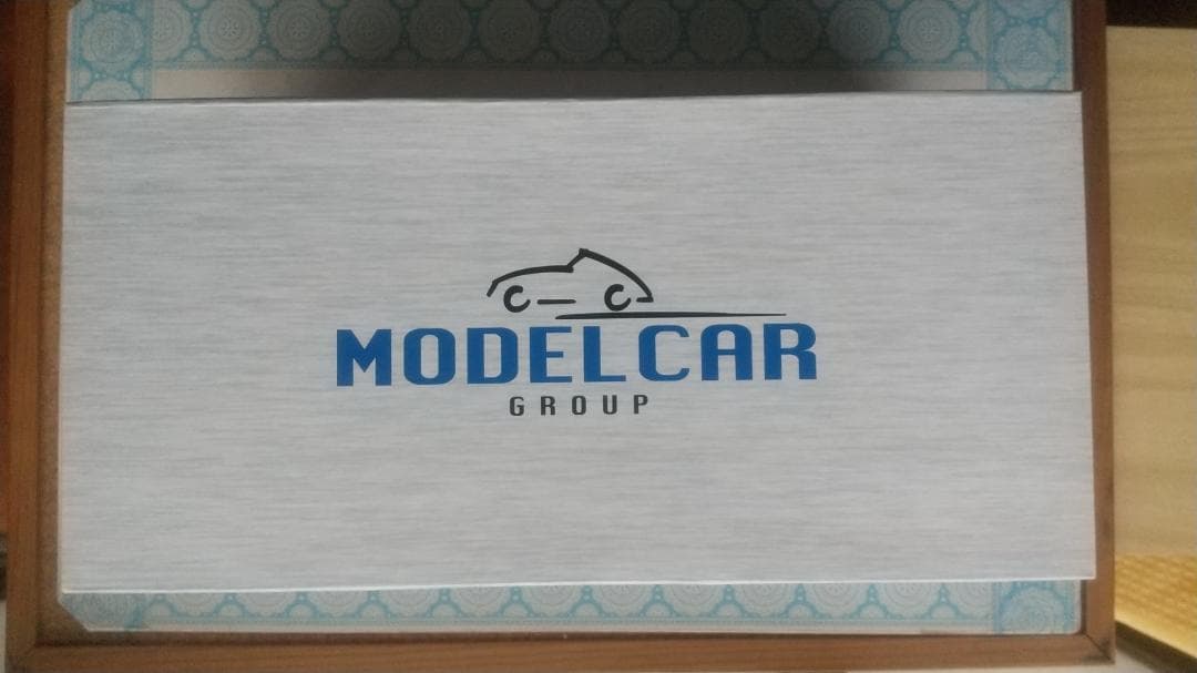 MCG 1/18 シボレー カプリス レッドメタリック ダークレッド