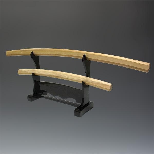 岐阜県関市製の模造刀 白鞘 大刀・小刀・刀掛け3点セットです。