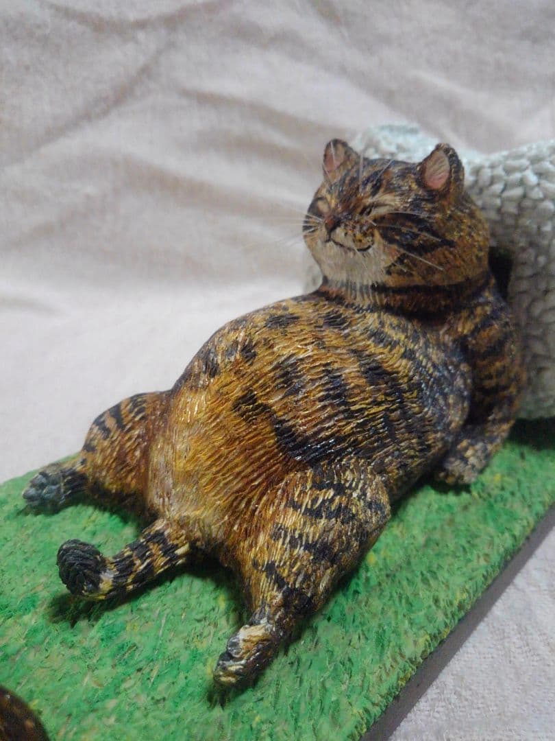木彫りのデブ猫ボスの置物
