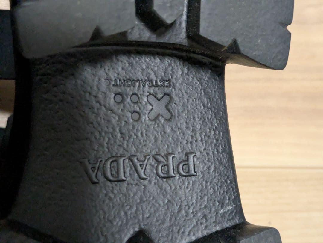 PRADA モノリス ラバーサンダル 37