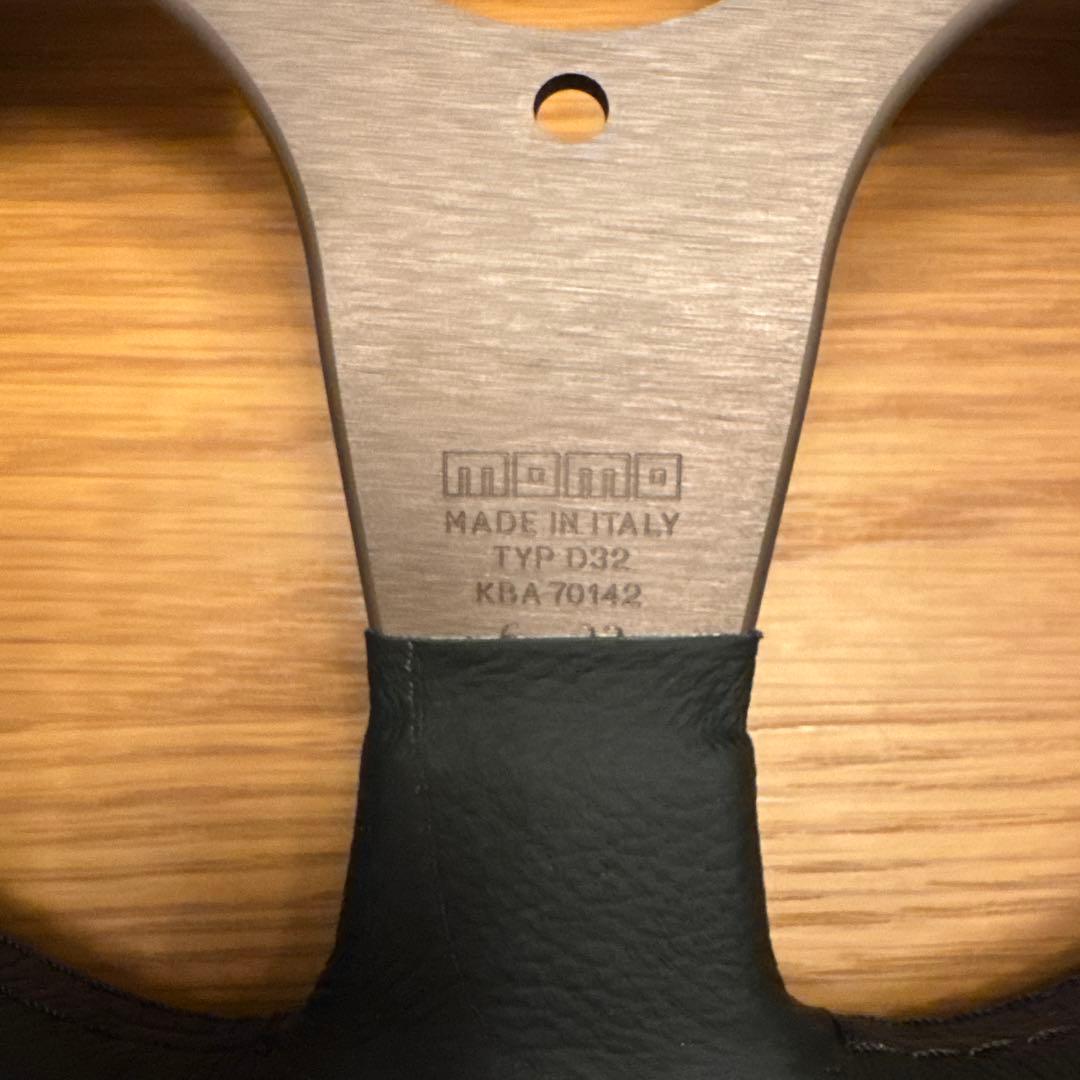 MOMO ステアリング RACE 32パイ　ホーンボタン無し